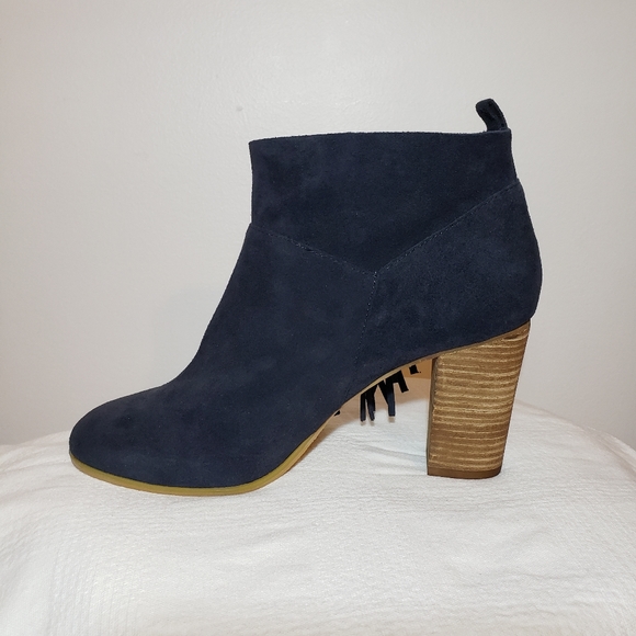 NEW Crown Vintage suede navy fringe booties - Picture 6 of 10